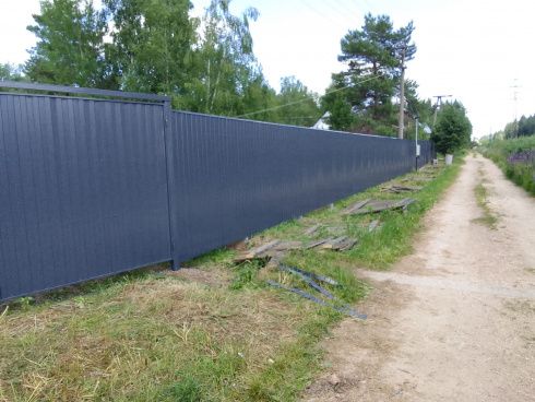 Фото забора из профнастила цвета графит