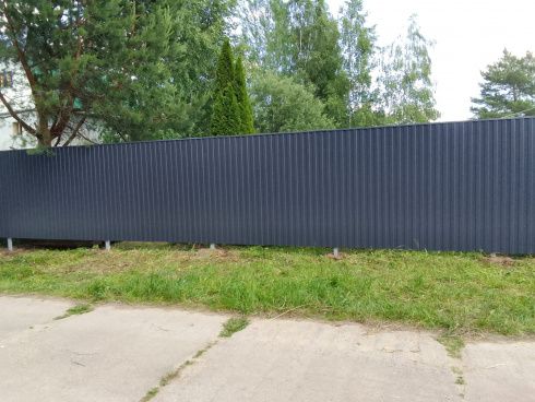 Фото забора из профнастила цвета графит