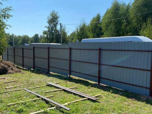 Фото забора из профнастила в Тульской области